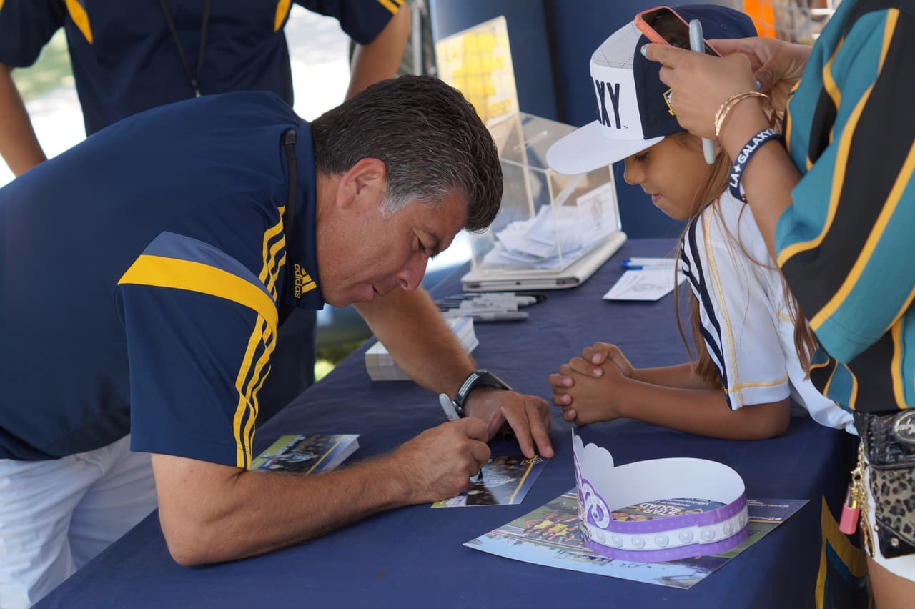 Mauricio Cienfuegos, astro y leyenda de la selección salvadoreña, dijo presente en Copa Univision Los Angeles.