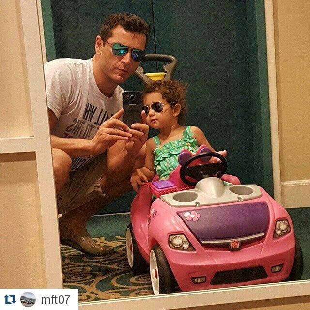 ¿Será que quiere seguir sus pasos?