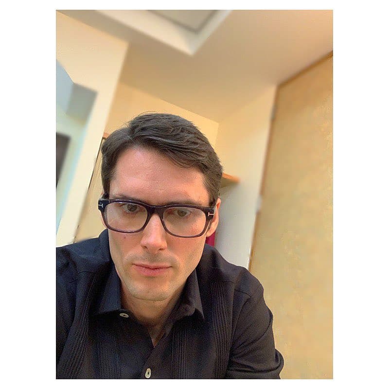 Al ser cuestionado sobre su personaje agregó en entrevista para el programa Intrusos: "Teodoro es un hombre muy profesional y muy fiel a sus sentimientos que son para Flor".