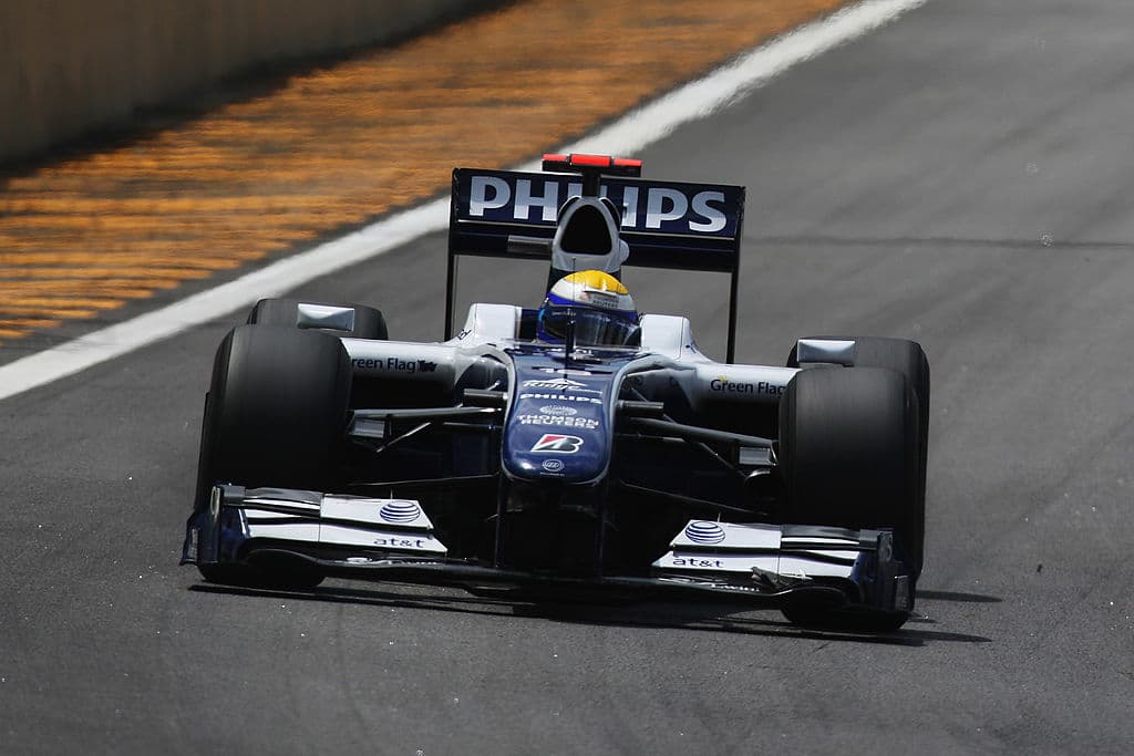 La Fórmula 1 introdujo 
<b>cambios visibles</b> en la estética de los autos para 2009, con alerones más grandes y el regreso de los neumáticos lisos. A bordo del 
<b>FW31</b>, en 
<b>su último año con</b> 
<b>Williams</b>, Nico Rosberg se mostró más consistente a la hora de clasificar, pero no logró podios, sólo dos cuartos puestos en Hungría y Alemania.