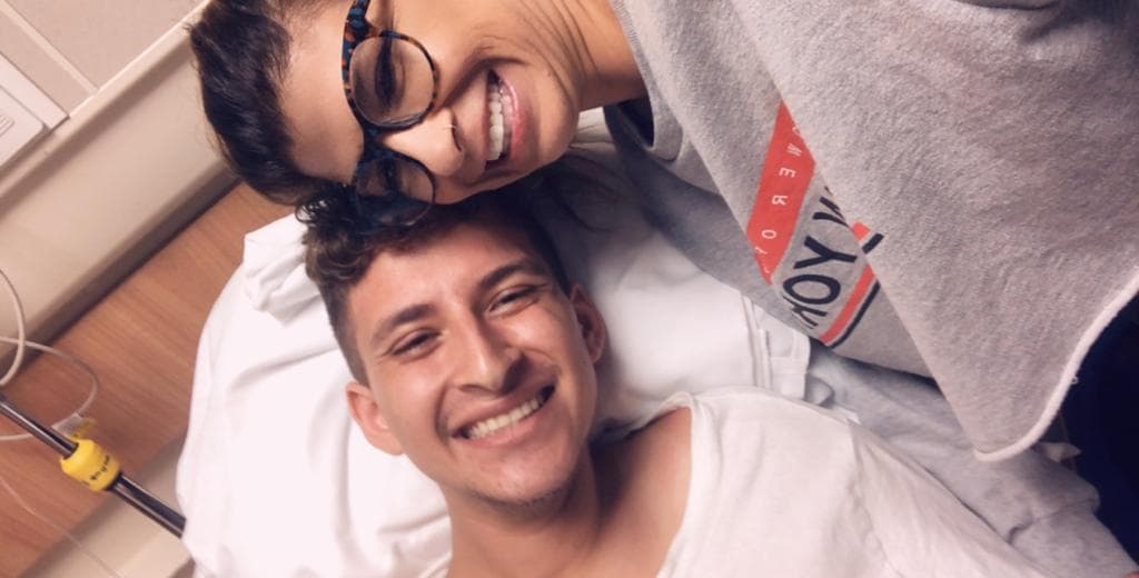 “¡Sentí pánico! Quería echarme al mar y nadar para allá”, dijo desde Boca Raton Miriam Martinez, la madre de un joven sobreviviente.