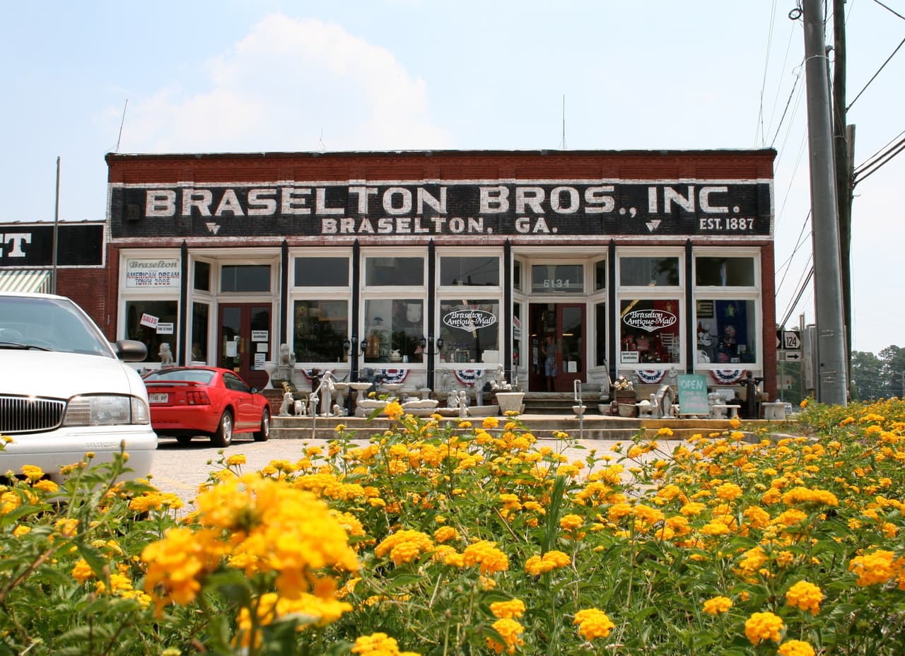 <b>3. BRASELTON</b>: ha caído dos puestos este año para convertirse en el número 3 de la lista, pero los promedios de delitos violentos y delitos contra la propiedad son significativamente menores que el promedio del estado de Georgia, así como el promedio nacional general.