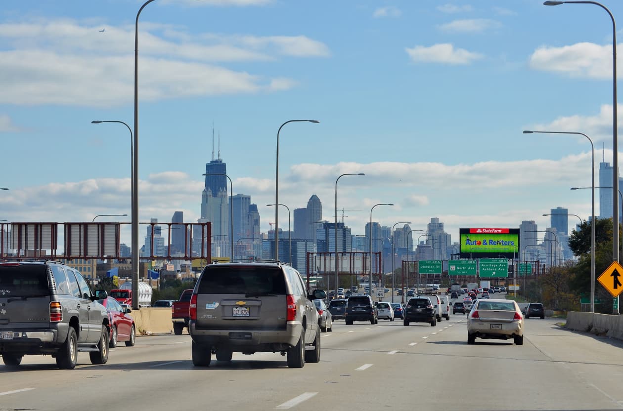 <h3 class="cms-H3-H3"><b>8.- Chicago, Illinois</b></h3>
<br>
<br>
<b>Costo promedio anual:</b> $1,058
<br>
<b>Tiempo promedio de traslado al trabajo: </b>32 minutos
<br>
<b>Horas perdidas en el tráfico al año:</b> 104
<br>