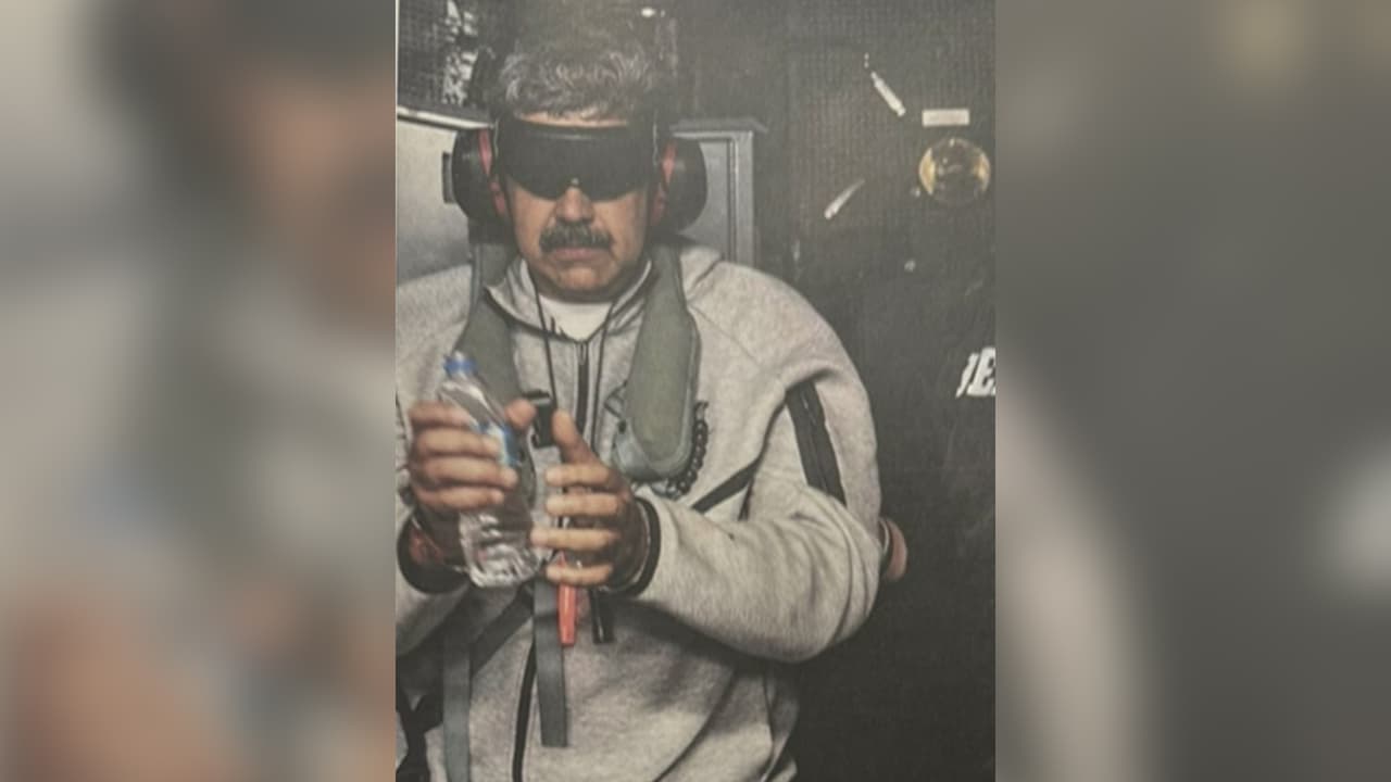 Donald Trump publica foto de Nicolás Maduro esposado