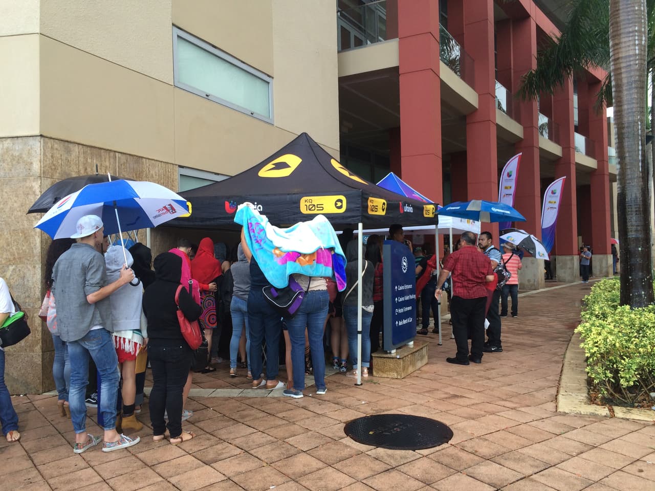 Las audiciones de La Banda comenzaron viento en popa en Puerto Rico. Cientos de chicos y chicas llegaron desde muy temprano a probar su suerte. Ni la lluvia impidió que hicieran largas filas.