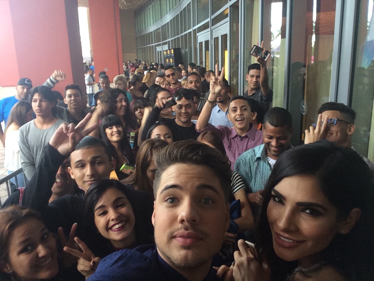 Las audiciones de La Banda comenzaron viento en popa en Puerto Rico. Cientos de chicos y chicas llegaron desde muy temprano a probar su suerte. Ni la lluvia impidió que hicieran largas filas.