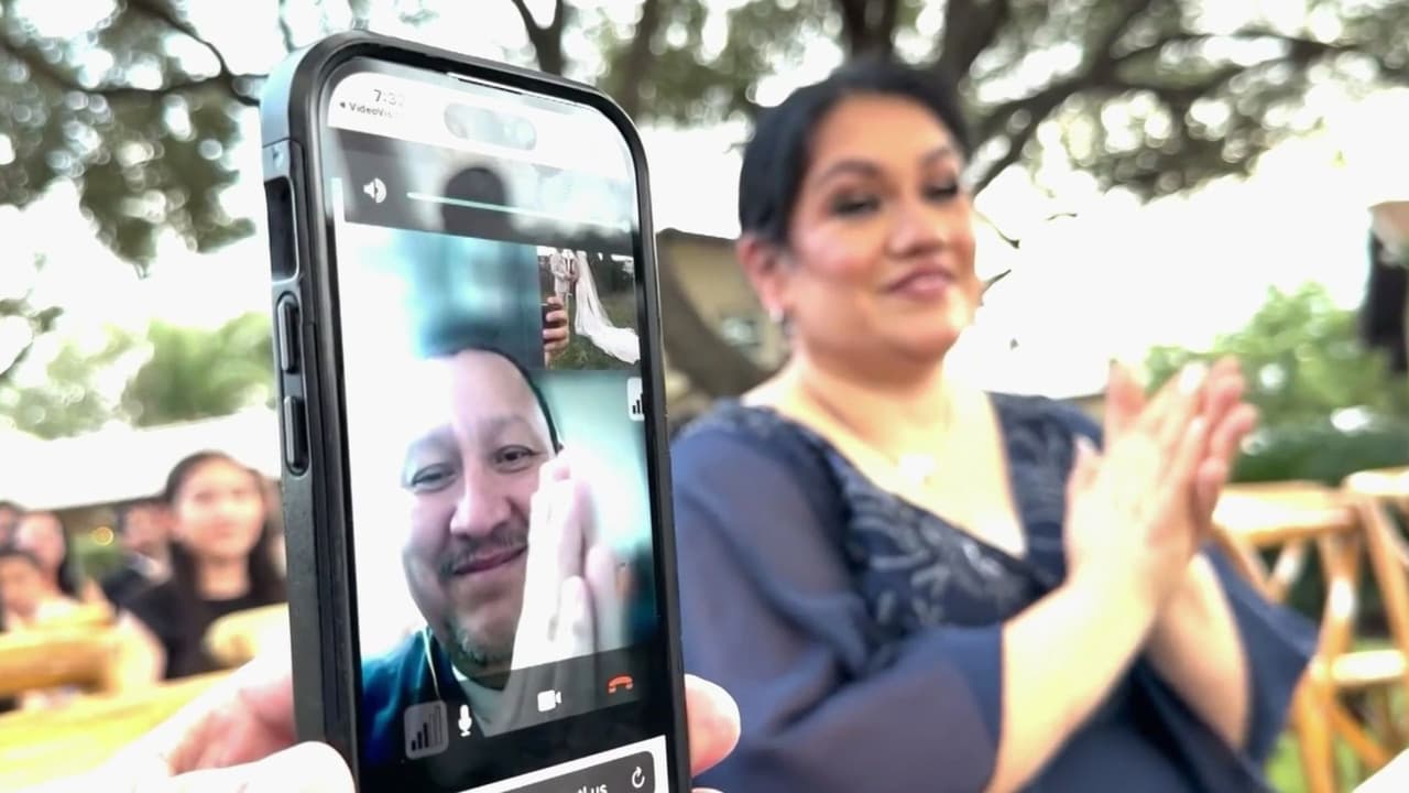 "Esperamos esta fecha": Liberan al padre que vio la boda de su hija por videollamada cuando estuvo bajo custodia de ICE