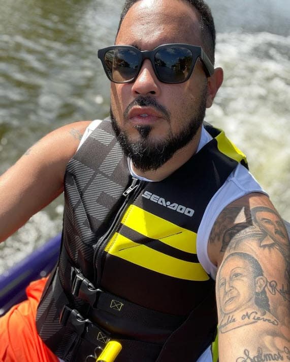 El empresario musical reflexionó al respecto en un conmovedor mensaje publicado en Instagram, el cual acompañó con una fotografía familiar.
<br>