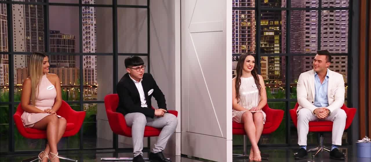 Otro de los integrantes del palco que fue sorprendido por un amor del pasado fue Carlos, quien volvió a ver a Juliette en 
<b><a href="https://www.univision.com/shows/enamorandonos/arianna-y-carlos-tuvieron-una-puerta-doble-con-un-flechado-muy-simpatico-y-una-antigua-conquista-del-amoroso-video" target="_blank">una puerta doble junto a su hermana Arianna</a></b>. El amoroso dio un "que sí, que sí" a quien no había visto desde que comenzó la pandemia.