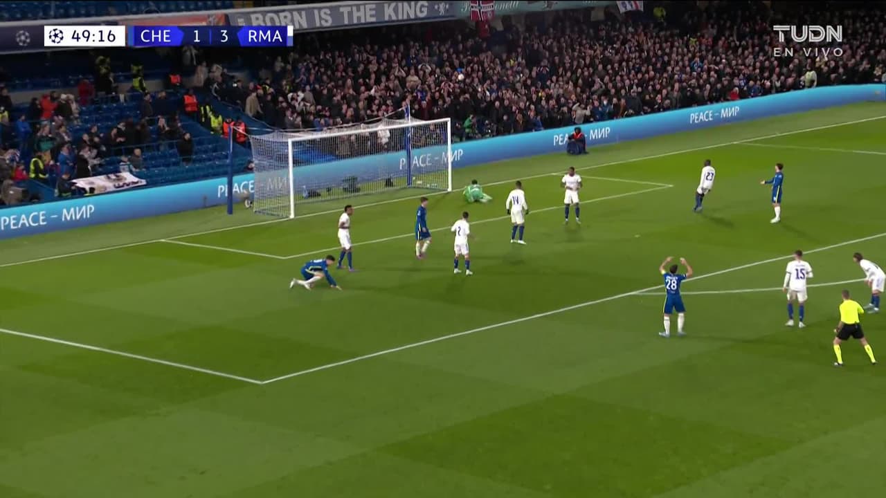 ¡TIRO ATAJADO! disparo por César Azpilicueta.