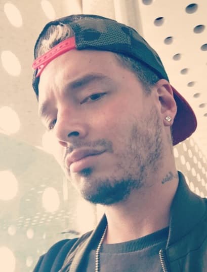 El popular colombiano sí que sabe cómo complacer a sus fanáticos, no deja de compartir en sus redes esos momentos que tanto lo llenan de orgullo.