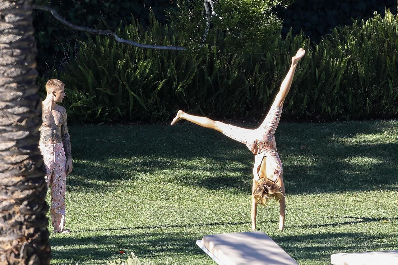 Ambos afirmaron que no tuvieron relaciones sexuales hasta estar casados, pero insistieron en que 
<b><a href="https://www.univision.com/entretenimiento/confirmado-justin-bieber-y-hailey-baldwin-ya-estan-casados-y-asi-lo-demuestran-fotos">esa no fue la principal razón para acelerar la boda, el 13 de septiembre del año pasado,</a></b> en una corte de Nueva York.