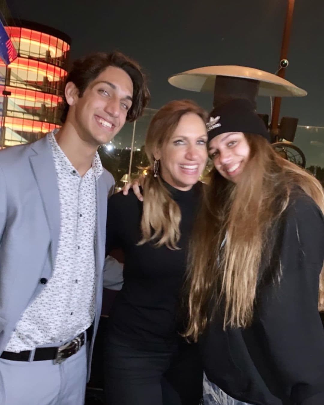 Cuando su hijo cumplió 19 el año pasado, fue el primero que La Flaca pasó 
<b><a href="https://www.univision.com/shows/el-gordo-y-la-flaca/entre-lagrimas-y-risas-asi-ha-sido-la-relacion-de-lili-estefan-y-su-hijo-lorencito-fotos">alejada de su hijo</a></b> quien, en agosto de 2018, ingresó a la universidad.