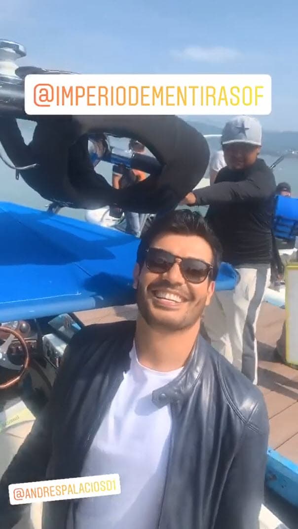 La mañana de este lunes 24 de agosto la actriz compartió imágenes detrás de cámaras. Está grabando en Valle de Bravo, Estado de México, junto a Andrés Palacios.