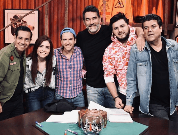 De igual manera, Eduardo Santamarina tuvo la oportunidad de mostrar su talento para la conducción y una faceta más relajada con ‘Miembros al aire’, programa que condujo entre 2019 y 2021.