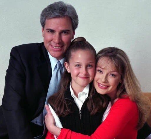 'De pocas, pocas pulgas' fue la historia infantil que le dio la oportunidad de interpretar a un personaje estelar y dejar las villanías por un momento. Su pareja romántica era Gerardo Murguía.