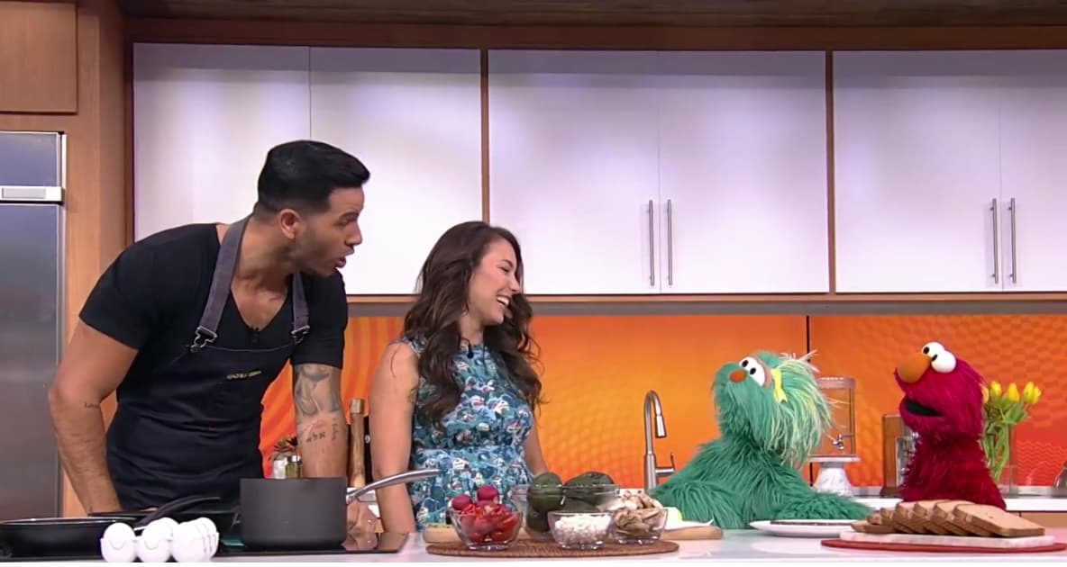 Los personajes del divertido y educativo show infantil aprovecharon para degustar los exquisitos platillos del chef Yisus.