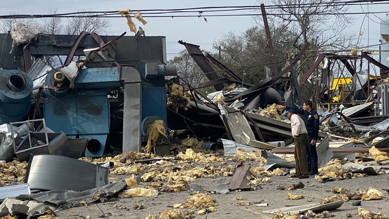 Por la tarde el alcalde Turner regresó al área para continuar con el recorrido.
