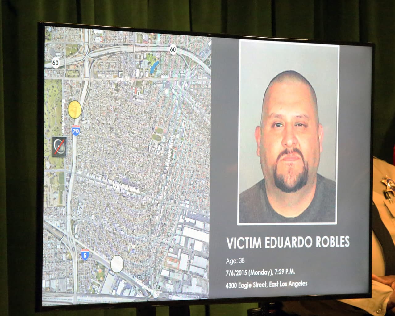 La segunda víctima fue identificada como 
<b>Eduardo Robles, de 38 años</b>, quien, el 6 de julio del 2015 “estuvo involucrado en un altercado físico en la entrada de una residencia en la cuadra 4300 de Eagle Street en el este de Los Ángeles”. El hecho fue presenciado por unas 15 personas.