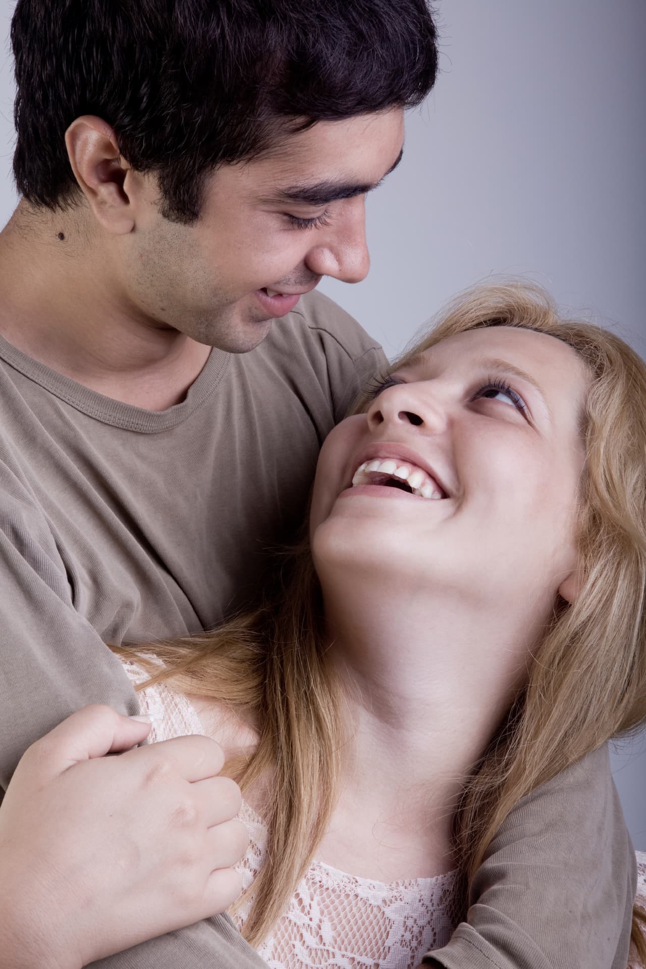 Es como si estuviera diciendo “no te preocupes, aquí tienes a tu madre, o a tu padre”. Cuando se recibe, se siente en el corazón ese toque de ternura.