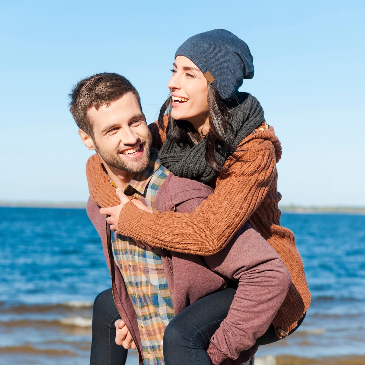 La economía de tiempo no indica falta de afecto o cariño, sino simplemente la facultad de concentrar en unos segundos toda la amistad que inspira la persona que tienen frente a ellos y que les dice “¡adelante, tú puedes”.