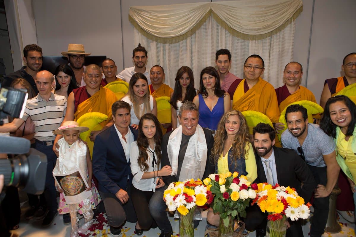 Daniel Arenas, Ela Velden y todo el elenco de Despertar Contigo se reunieron para arrancar grabaciones.