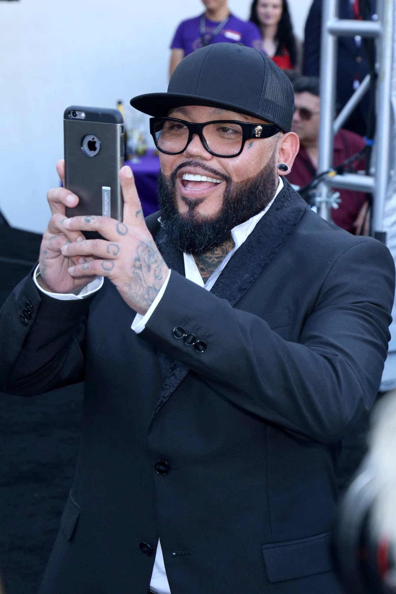 Cinco mensajes negativos se publicaron desde la cuenta de A.B. Quintanilla e iban en contra de la cantante Becky G.