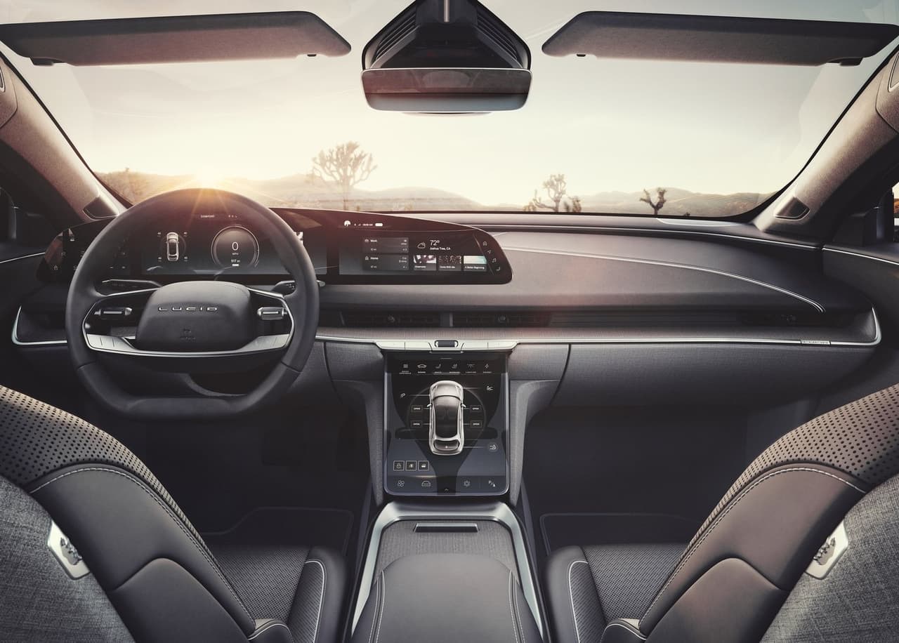 La cabina no solo destaca por ser sumamente espaciosa, sino también por su diseño minimalista y componentes digitales.