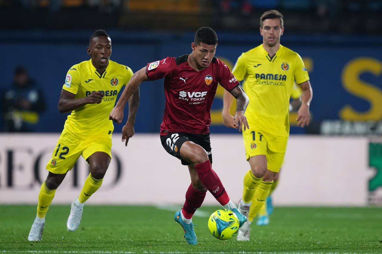 Betis perdió en casa contra Elche con Guardado en cancha y Lainez en tribuna; Mallorca de Javier Aguirre derrota al Alavés en duelo vital para no descender y Villarreal gana el derbi ante Valencia.
