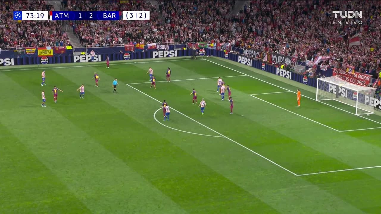 ¡TIRO ATAJADO! disparo por Marcos Llorente.