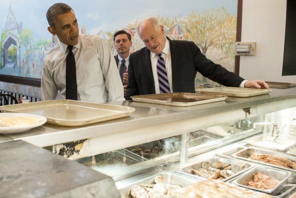 En una rápida visita del presidente a Chicago este aprovechó su tiempo al máximo desayunando en Valois su restaurante favorito en Hyde Park con el gobernador de IL Pat Quinn