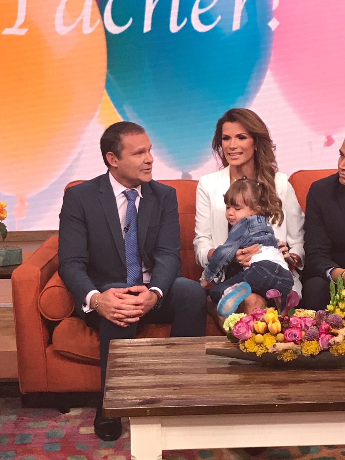 Cristy y Alan agradecieron las bendiciones para su familia.