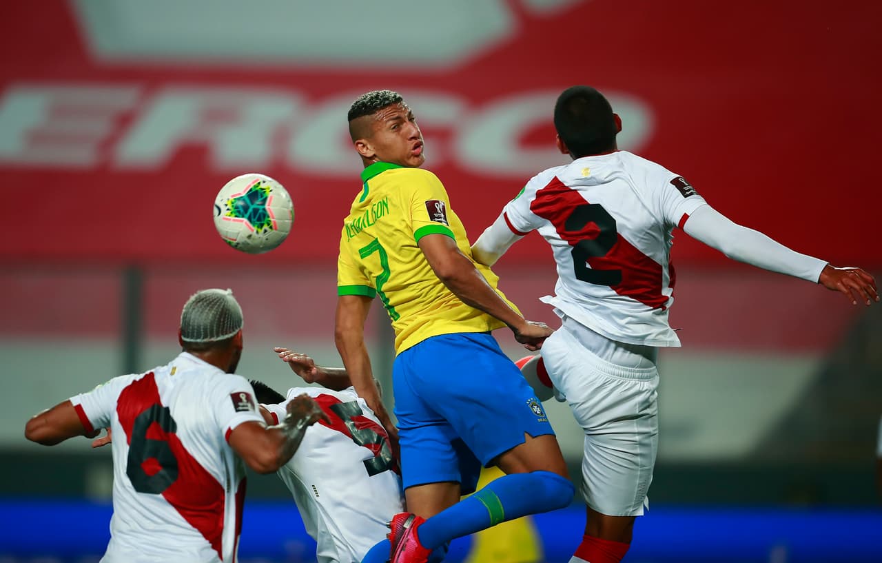 Con un Hat Trick de Neymar, Brasil consigue llevarse los tres puntos frente a Perú con un marcador de 2-4 a favor.