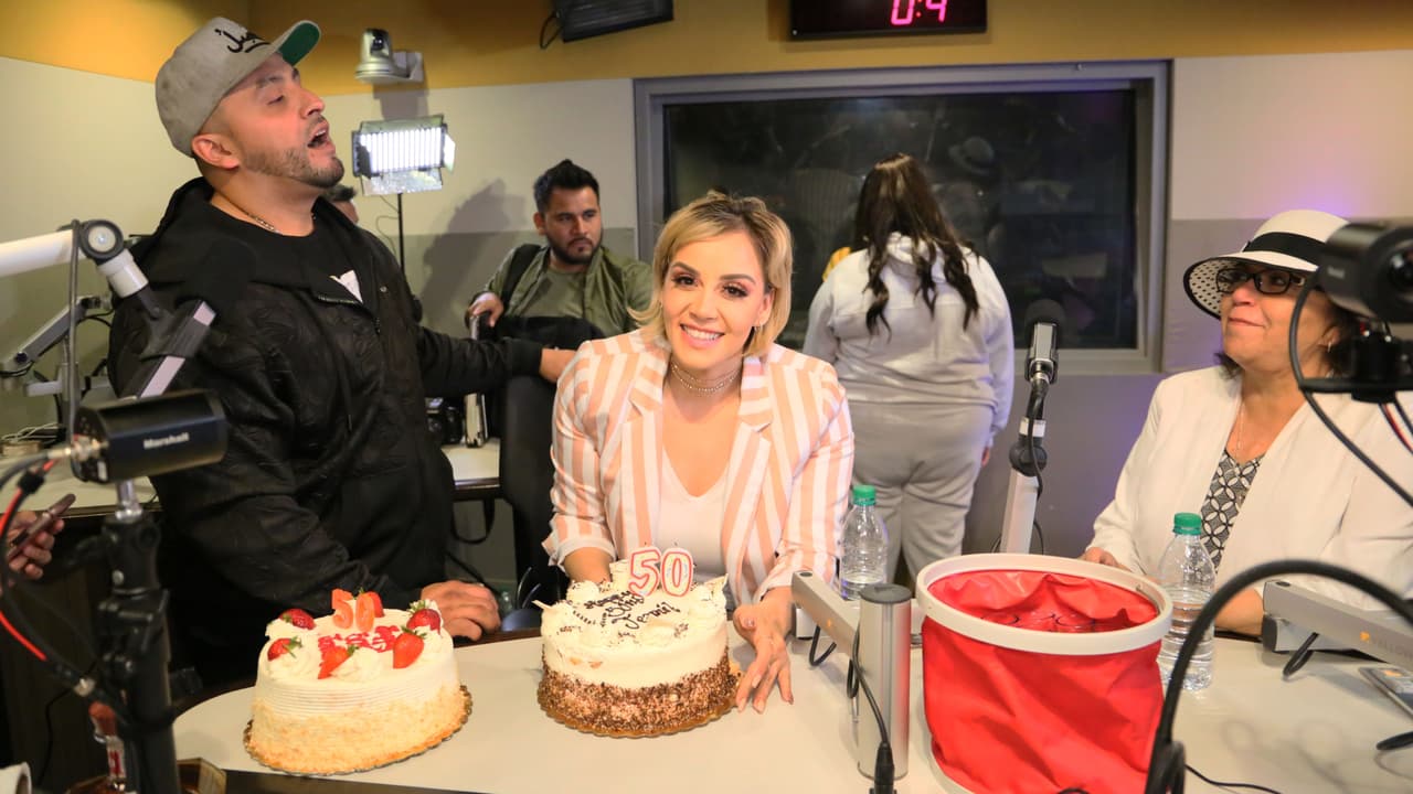 Al final también hubo tiempo para cantar las ‘Mañanitas’ en honor a Jenni y Rosie.