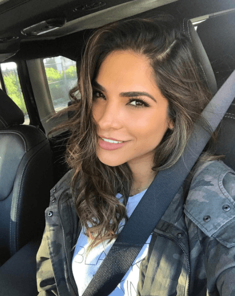 Agrega un tono de labial muy ligero y, ¡listo!