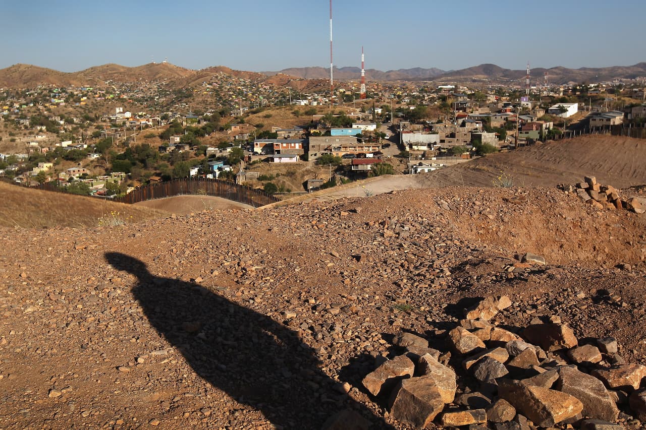 México busca indemnización para madre de joven asesinado por un agente fronterizo de EEUU en 2012