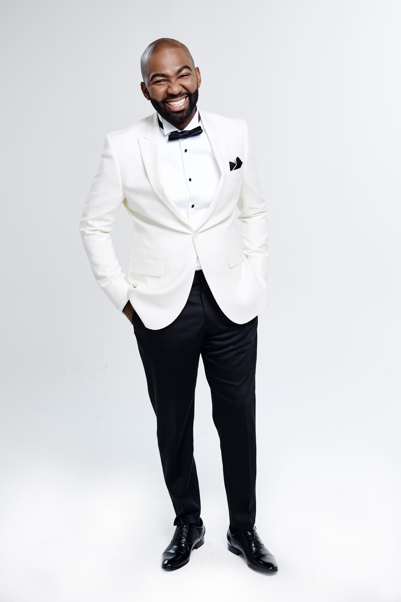 Inició su carrera en la emisora Sur FM, en su natal San Cristóbal, República Dominicana. Actualmente es parte del talento de Univision en 96.3 La X.