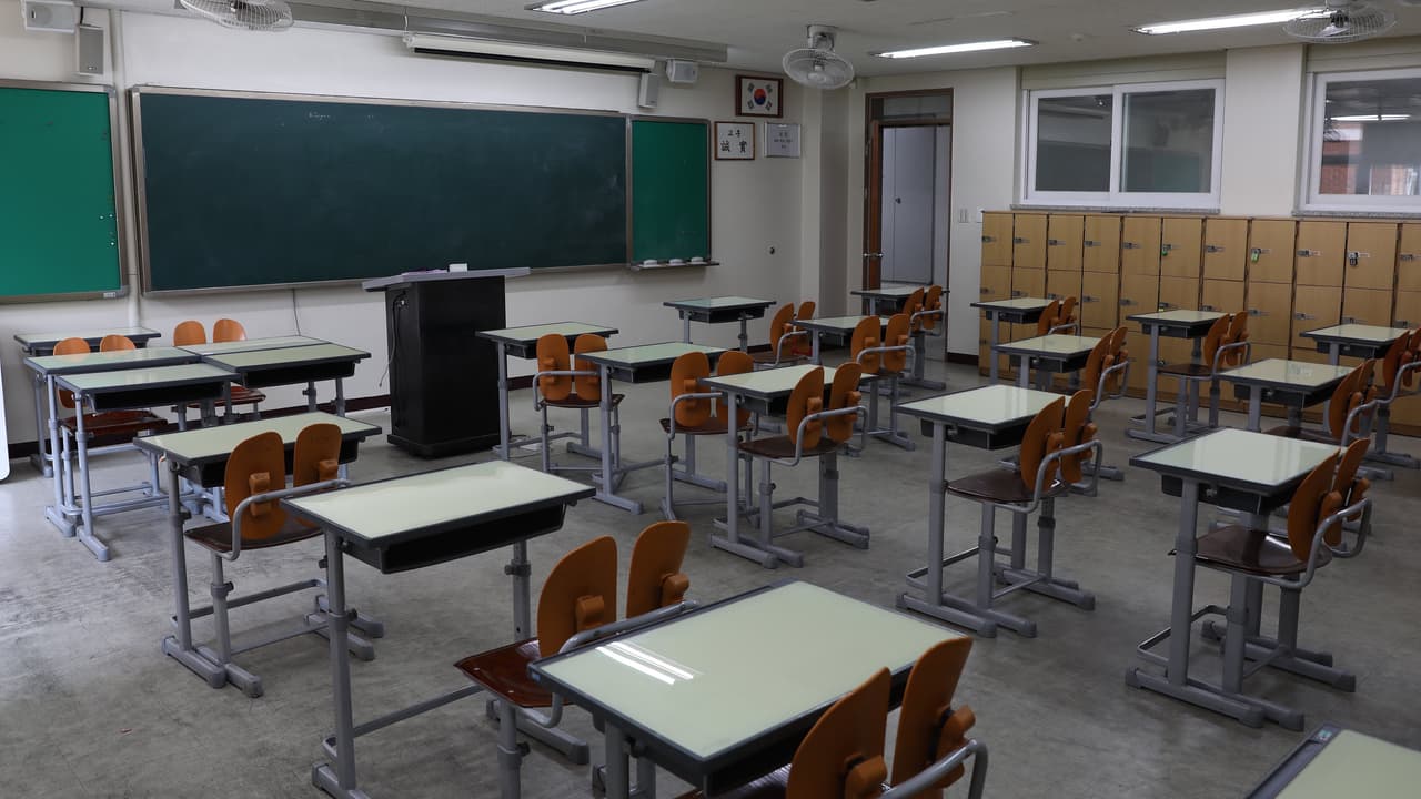 Estas son las escuelas que cierran este miércoles tras el paso del huracán Nicholas