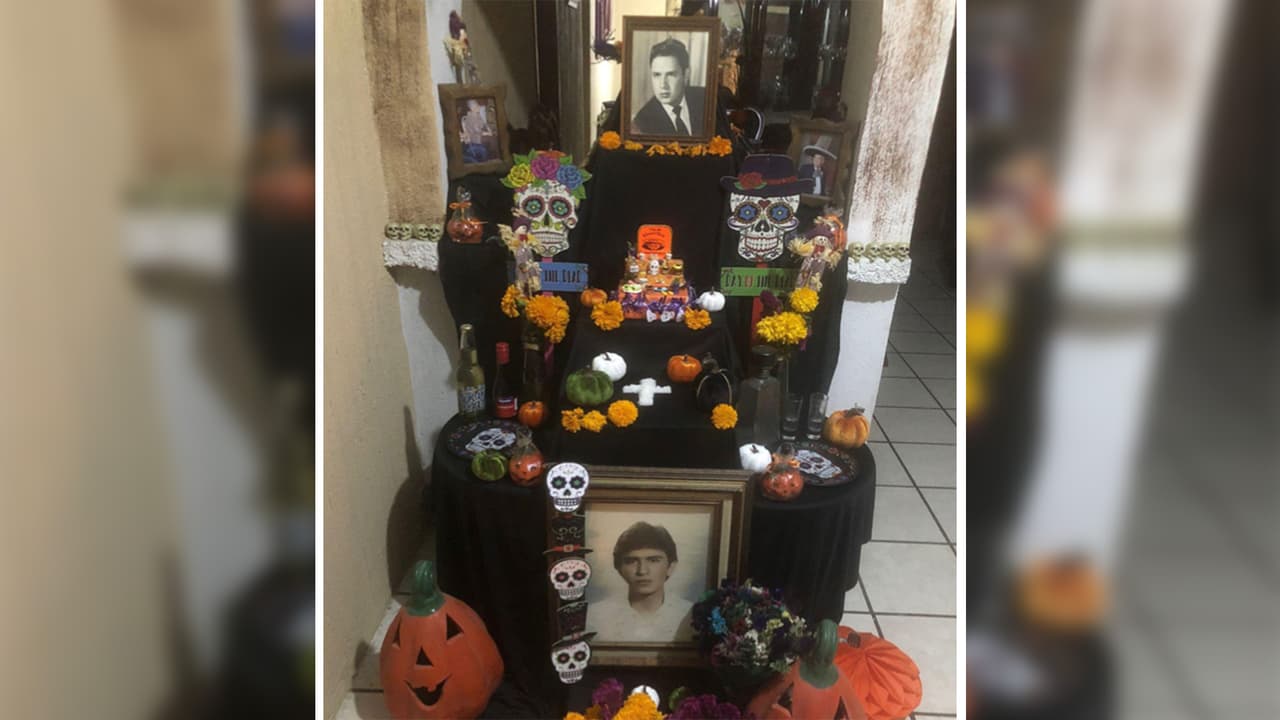 María Arce dedicó su altar a su padre y hermano mayor, fallecidos a los 52 y 19 años, respectivamente.