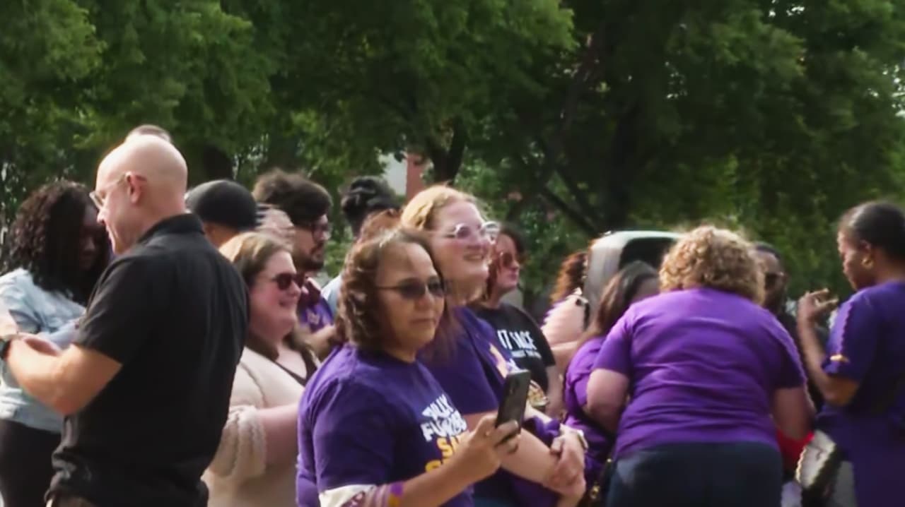 Protestan en Chicago contra recortes federales a Medicaid