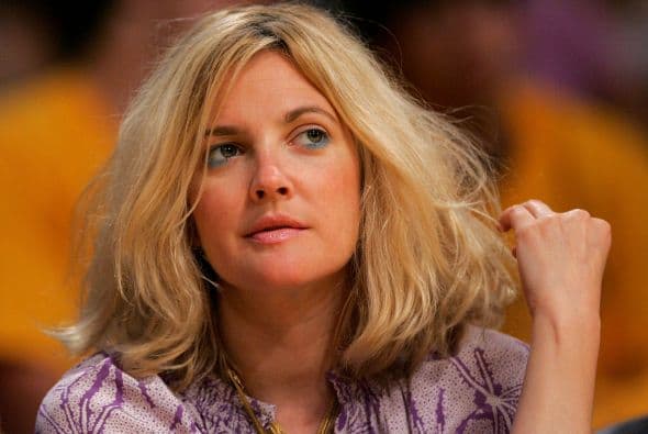 A los 13 años sufrió una intoxicación por la bebida y fue sometida a rehabilitación, años después volvería a ingresar para recuperarse.