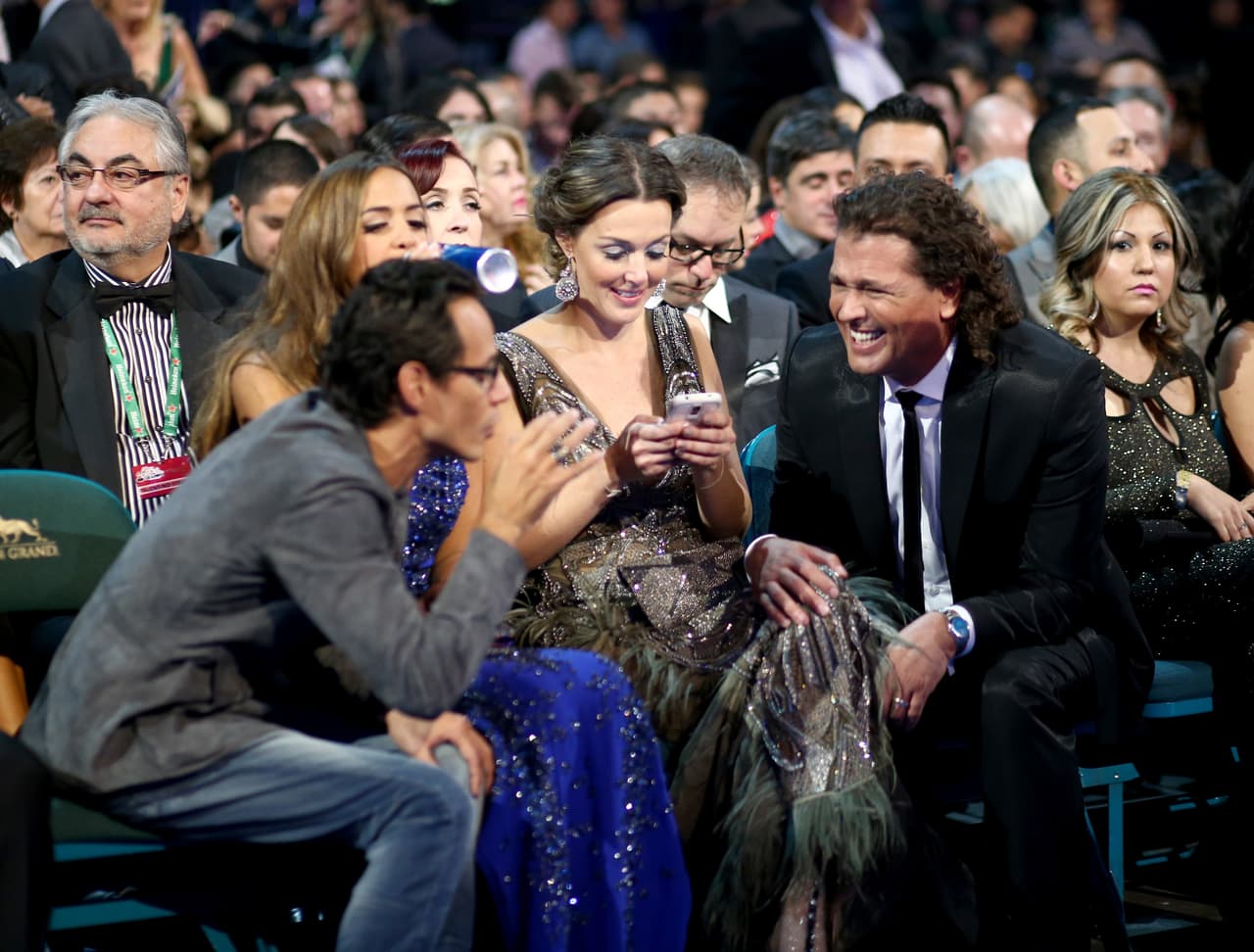 Pero, ¿qué tanto platicaban Marc y Carlos Vives, que no pararon de reirse?