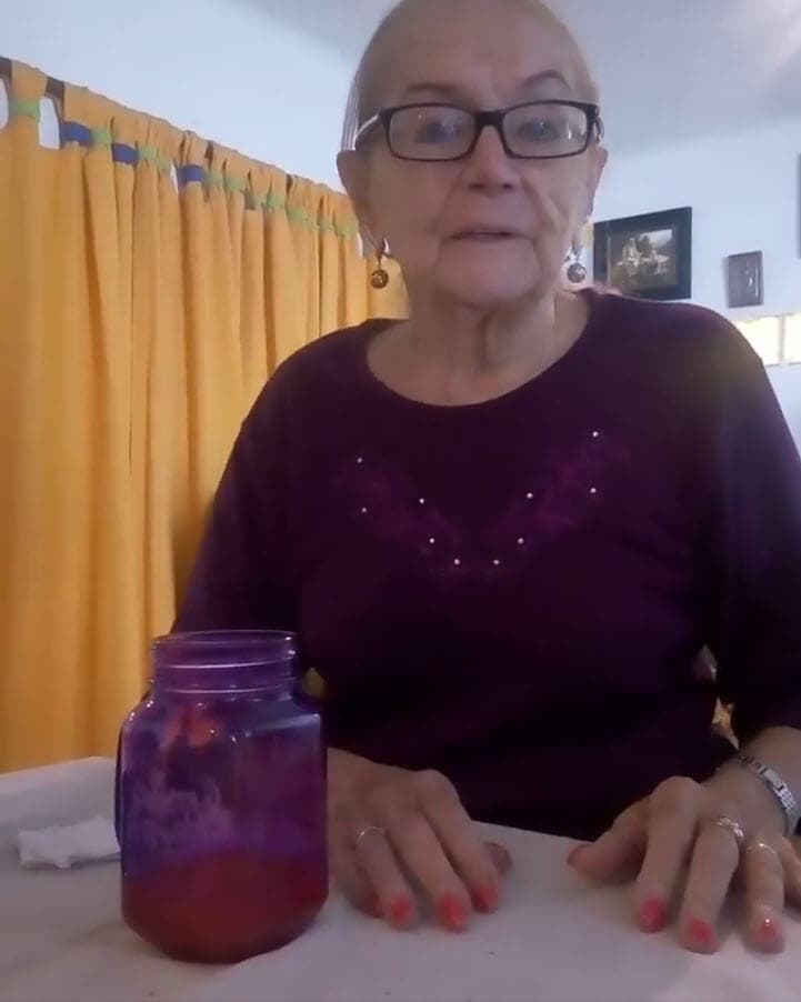 "Mis hermanas querían meterla a un lugar, 
<b>a un asilo</b>", aseguró el también actor. 
<br>