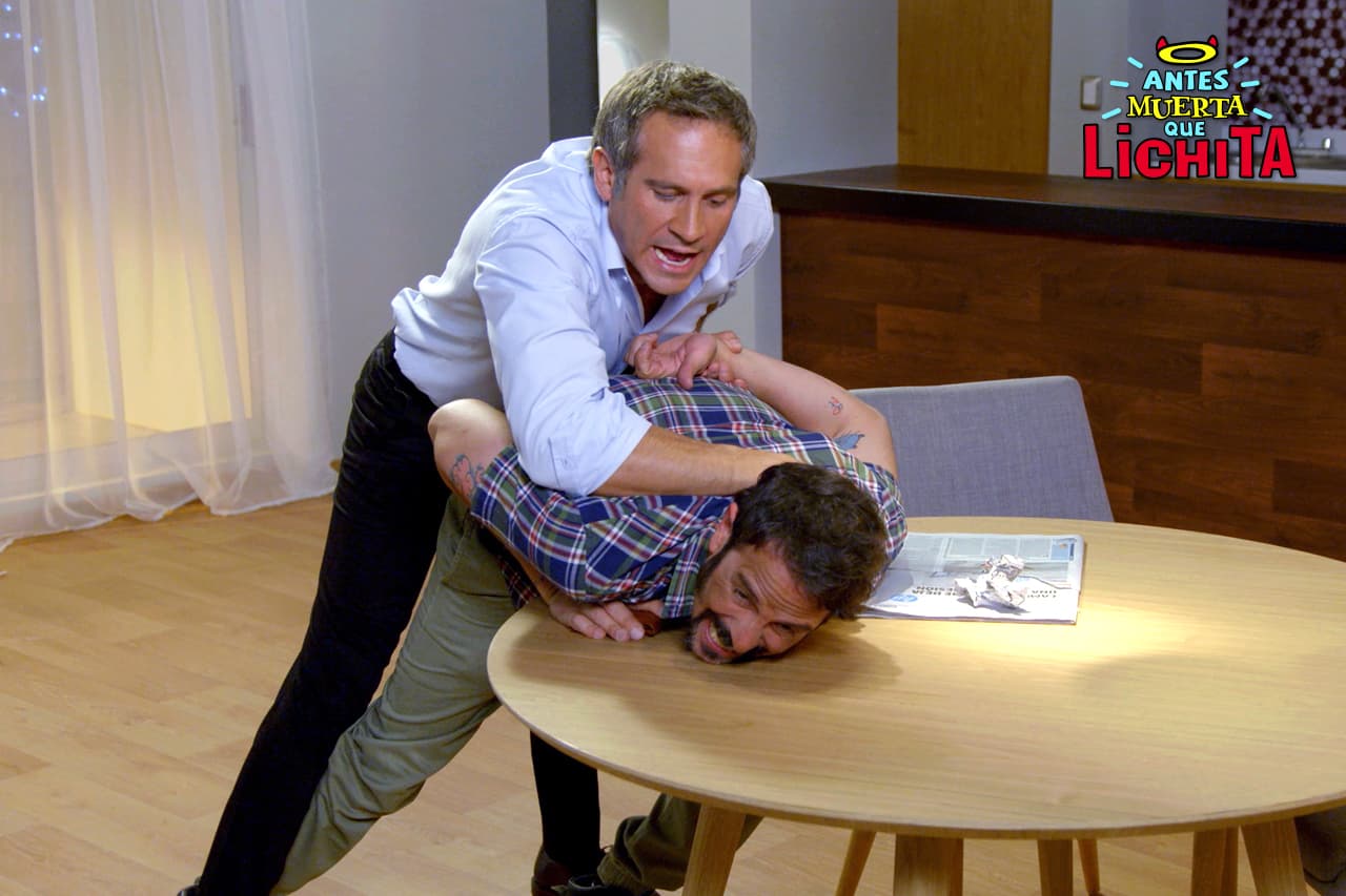 Roberto le dará una lección a Gumaro para que no intente pasarse de listo.