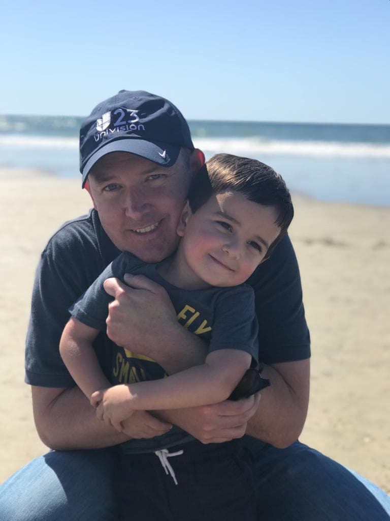 "Feliz día de los padres al mejor del mundo! Siempre presente, con amor y paciencia. Que disfrutes tú día hoy, y todo el año", dijo Raquel Amparo, directora de Noticias 23 DFW.