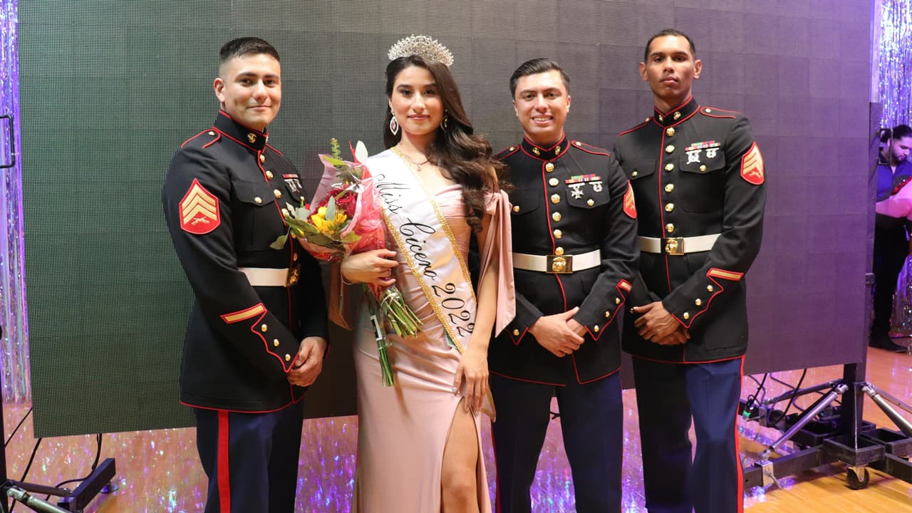 Baeza, estudiante de Administración en la Universidad de Indiana, será quien 
<b>represente a la comunidad mexicana durante los eventos a realizarse entre 2022 y 2023. </b>
<br>“Estoy muy emocionada con este reconocimiento. Mi experiencia en este certamen me ha enseñado mucho sobre mí misma”, dijo en la coronación.