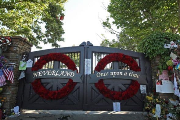 Jackson además debía invertir unos 4 millones de dólares al año para el mantenimiento de su rancho Neverland.