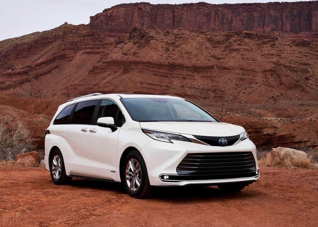 <h3 class="cms-H3-H3"><b>14. Toyota Sienna</b></h3>
<br>
<br>Una 
<b>Toyota Sienna</b> con 1 o 2 años de uso en promedio cuesta 
<b>11.2% más</b> que una unidad nueva. Esto equivale a 
<b>5,074 dólares más</b> que su precio original.
<br>