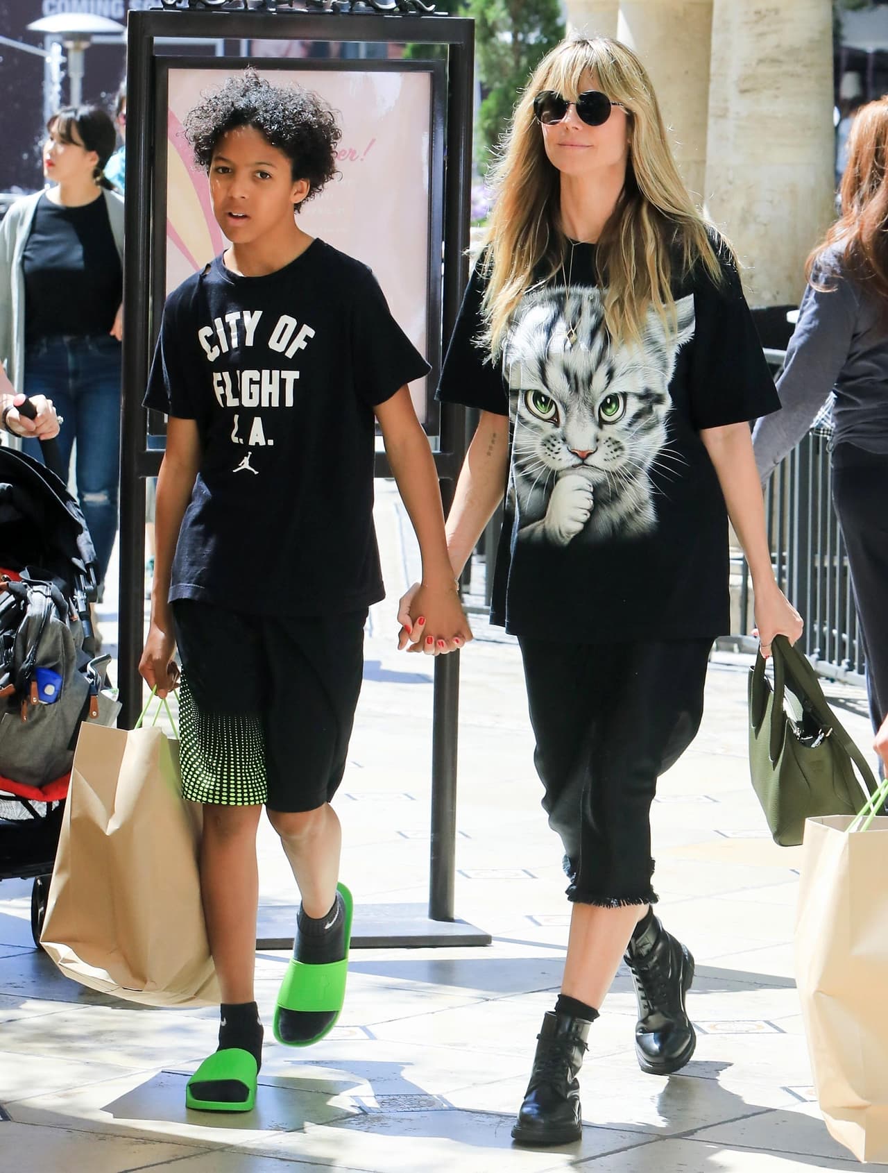 Para ella, el que sus hijos tengan sangre de dos razas no representa dificultad al criarlos, pero en caso de que se presentara algún problema, entiende que se puede 
<b>enfrentar con buena comunicación</b>.