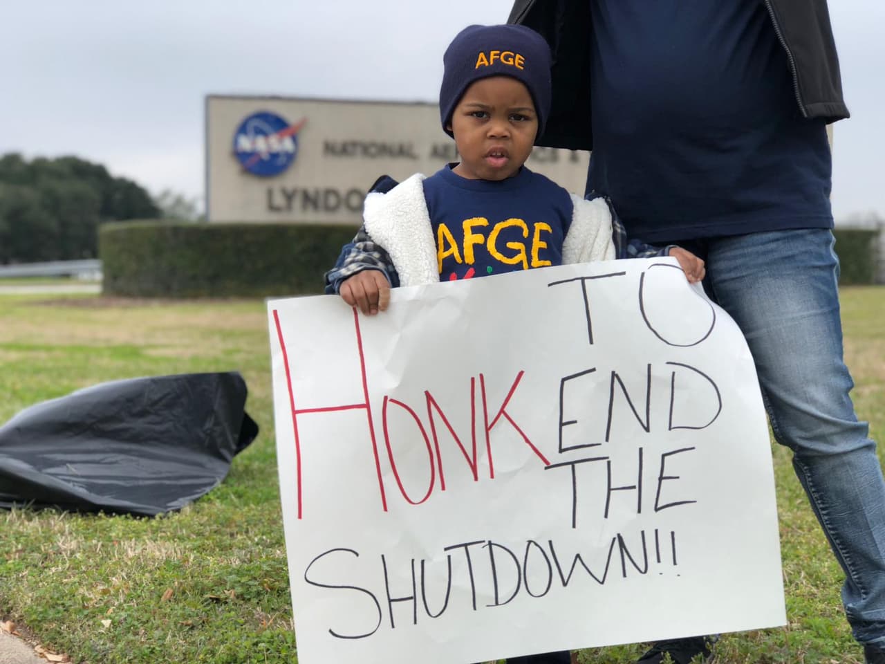 Sus pagos periódicos incluyen automóviles, hipotecas y cuidado de niños, entre otros